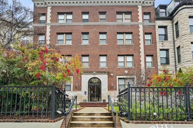 Photo - 1321 Fairmont St NW