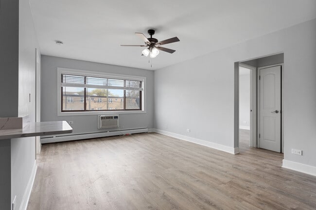 Photo - 6826 N Ridge Blvd Unit 202