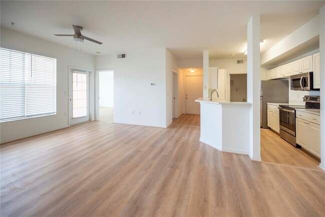 Photo - 5554 Metrowest Blvd Unit 4-211