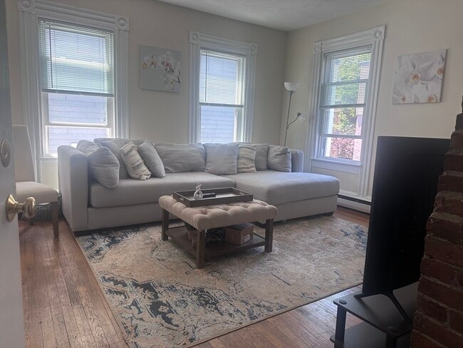 Building Photo - 8 Sackville St Unit 3