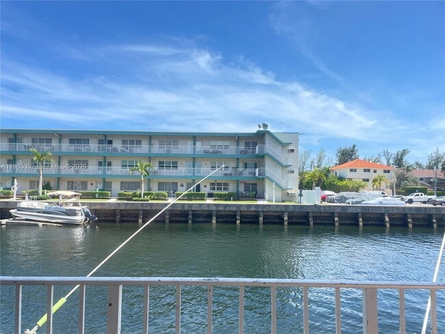 Building Photo - 3944 NE 167th St Unit 106