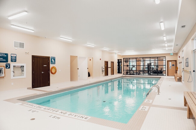 Building Photo - South Carriage Place II