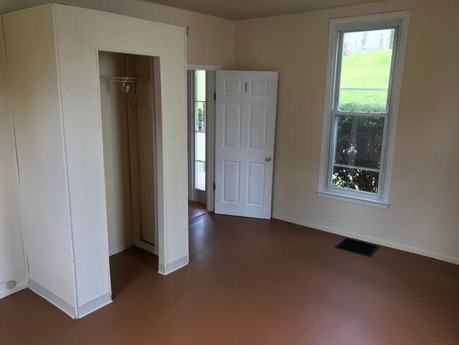 Building Photo - 136 N Fairview St Unit 1F