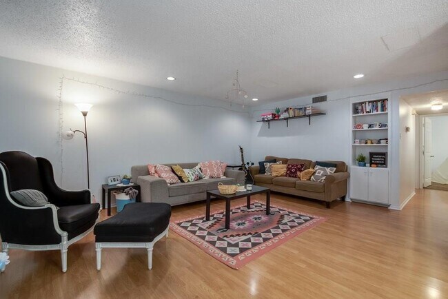 Building Photo - 2401 Leon St Unit 103