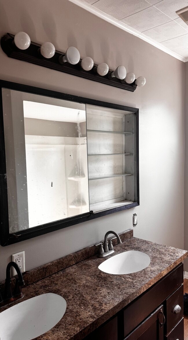 Photo - 1122 Sibley St NW