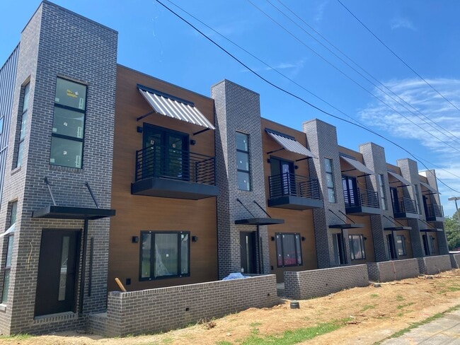 Building Photo - Edge Luxury Townhomes Unit #1