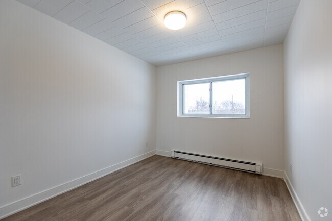 2BR, 1BA - 944SF - Bedroom