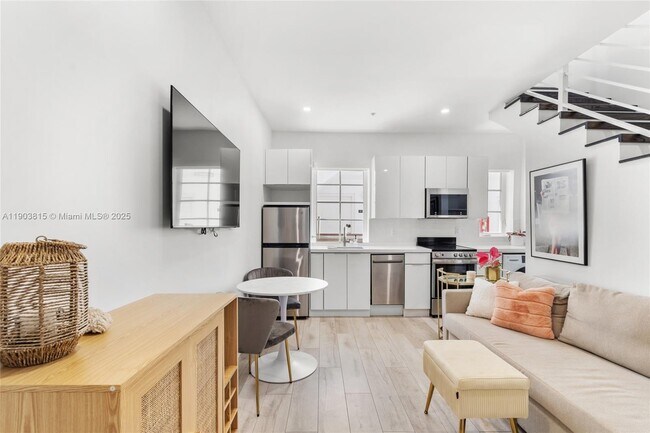 Building Photo - 1610 Euclid Ave Unit A110