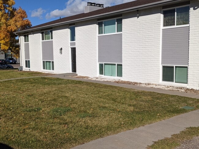 Building Photo - 3303 Myers Ct Unit 102