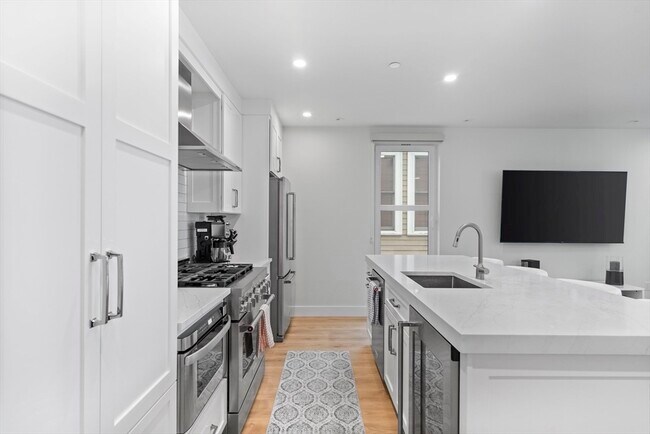 Photo - 326 W Broadway