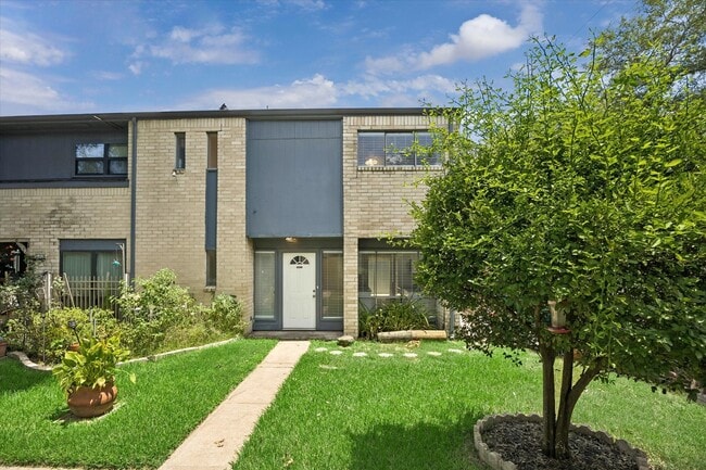 Building Photo - 9007 Imogene St Unit F