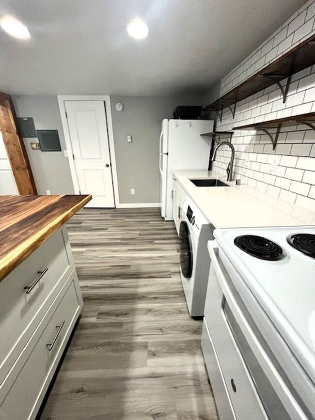 Photo - Long Term Rental- Creekside Condominiums #20C - UNFURNISHED Unit 20C