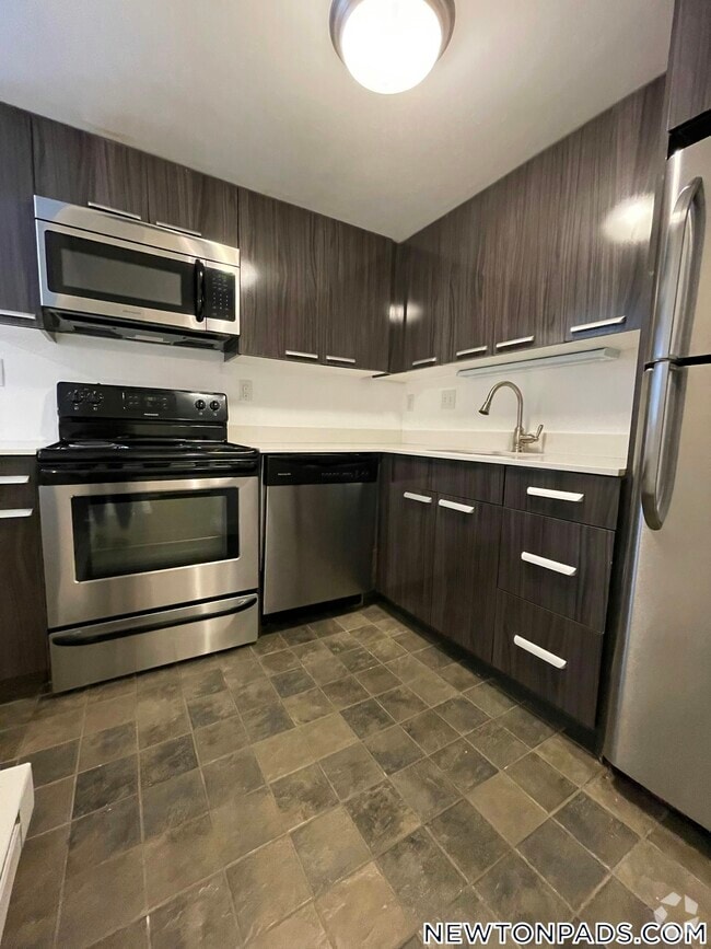 Building Photo - 457 Centre St Rental