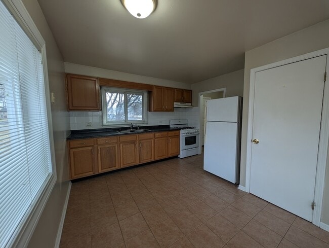 Photo - 4230 Lindley St