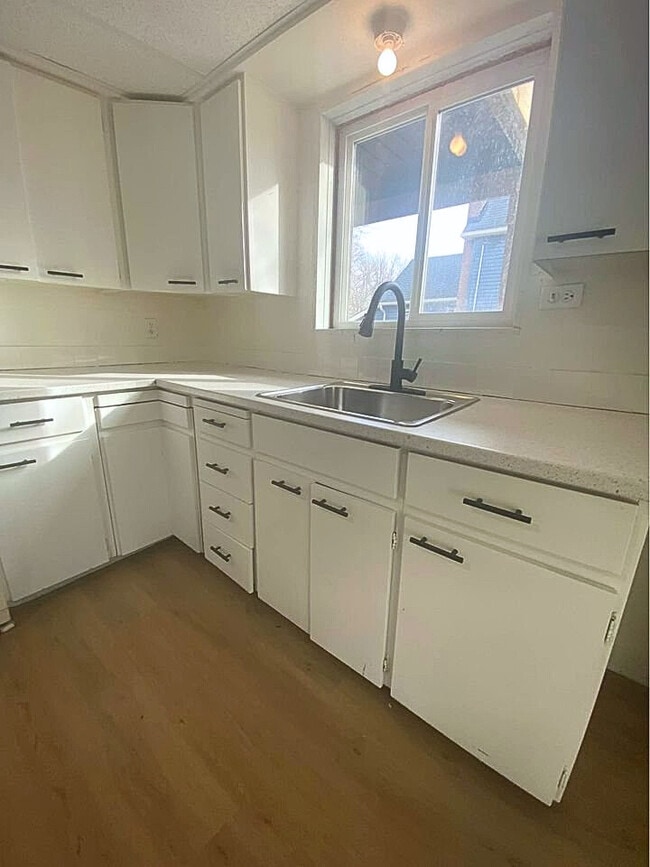 Photo - 324 Vidal St S Unit 1