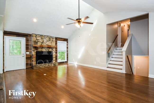 Photo - 756 Cedar Creek Way