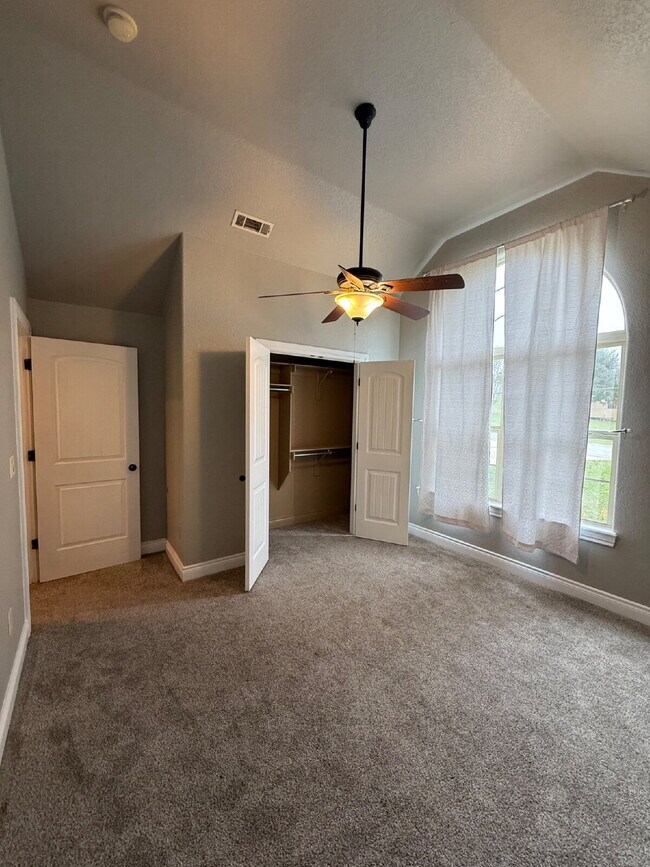 Photo - Great Outdoor Living Space / 4BR with 3 Ca...