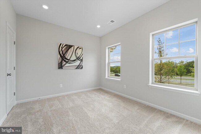 Photo - 705 Sawback Sq NE