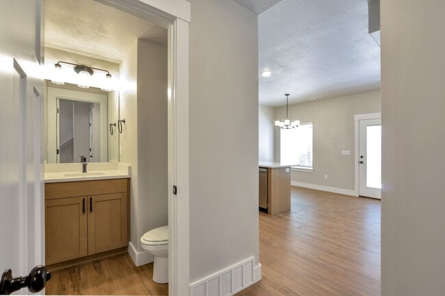 Photo - Stunning 3 Bed - 2.5 Bath Townhome in Amazing Layton Location! Available on NOW!