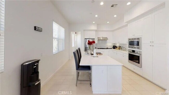 Photo - Luxurious Beacon Park Living: Modern 3-Bedroom Townhome with Mountain Views & Resort-Style Amenit...