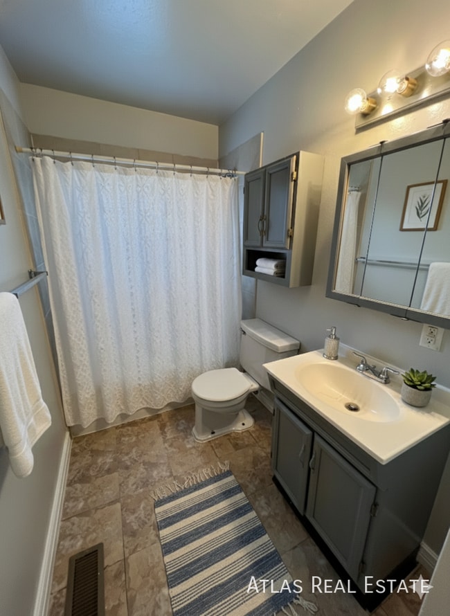 Photo - 2509 Wood Ave Unit B