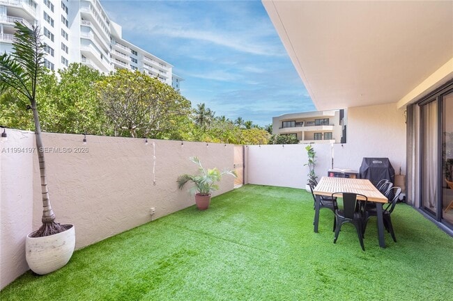 Building Photo - 251 Crandon Blvd Unit 141