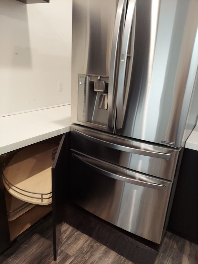 Photo - r221-7 Unit 7 3rd ave