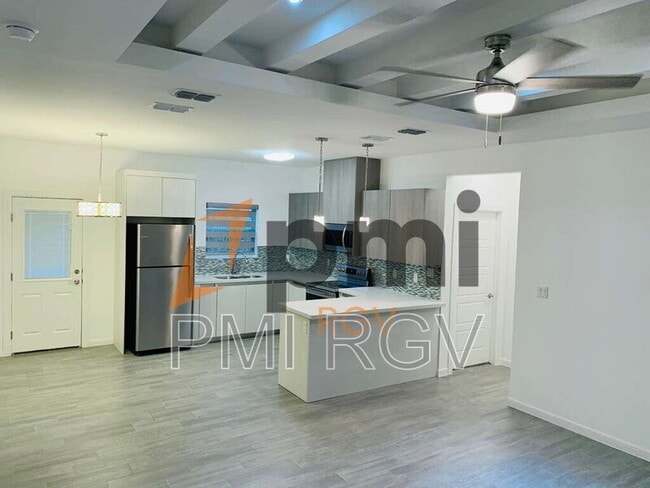 Photo - 805 W Garrison Dr Unit 2