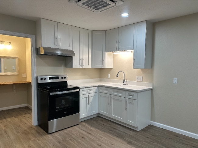 Photo - 135 W Monroe St Unit 2