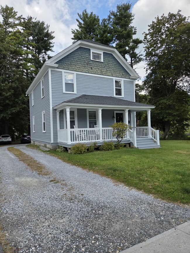 Building Photo - 71 Housatonic St Unit Upper Level Rental