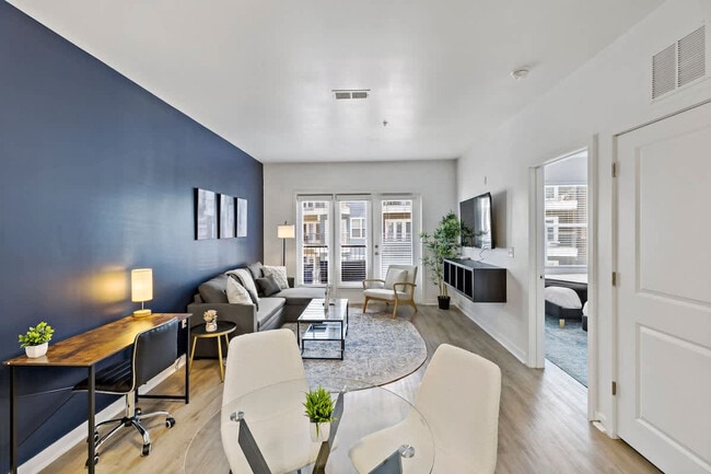 Building Photo - 205 S Kings Dr Rental