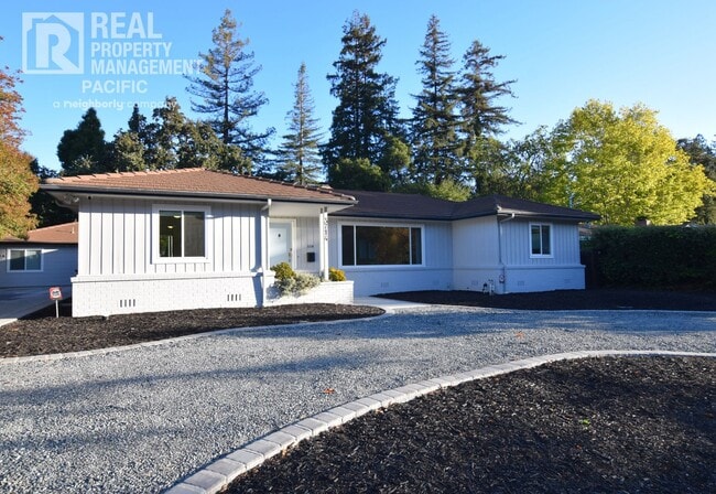 Building Photo - 3-Bedroom Retreat with Expansive Backyard ...