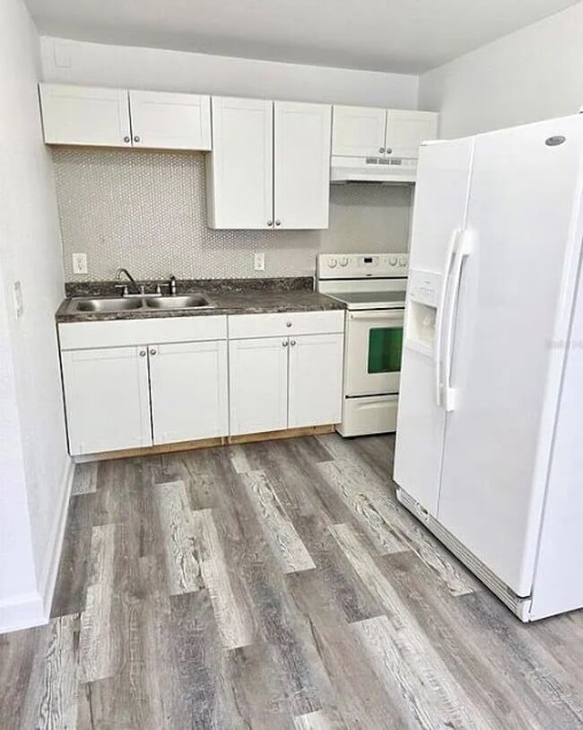 Photo - 2 bed 1 bath 2-plex with 850 sf. Off MLK (...