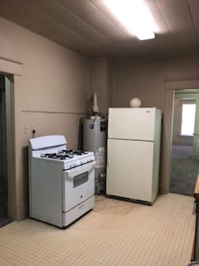 Photo - Three Bedroom/1 Bath Home/Spacious Rooms/E...