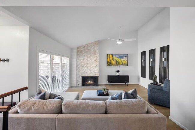 Photo - 2718 Nectarine Ave