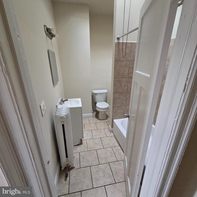 Photo - 2033 Wilmot St