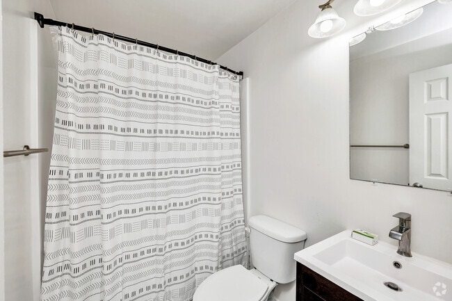2BR, 1BA - 900SF - Bathroom