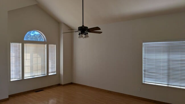 321 Falcon Ct