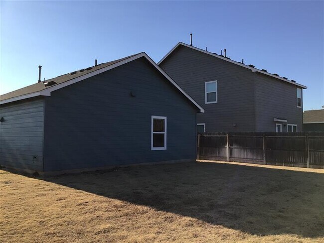 Photo - 900 Piney Cove