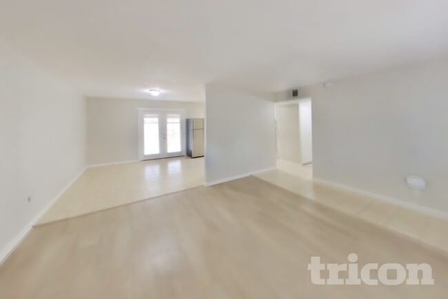 Photo - 5024 W Krall St