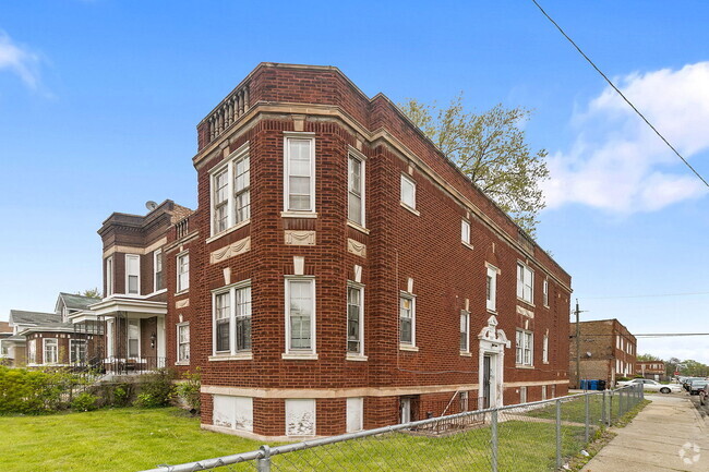 Building Photo - 1020 W 68th St Rental