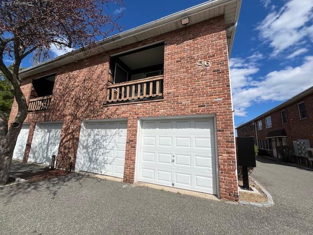 Building Photo - 56 Sintsink Dr E Unit I