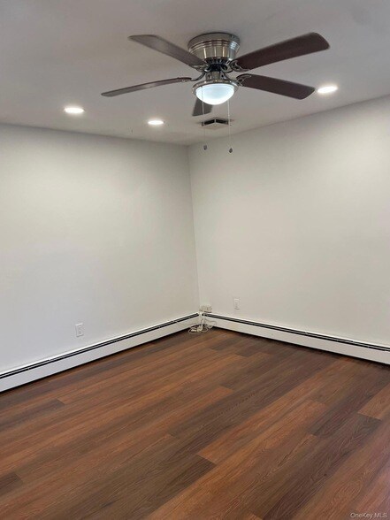 2 Rocco Dr
