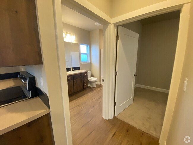 Building Photo - 197- Zenith, 49th Unit 197- 3575 SW 49th Rental