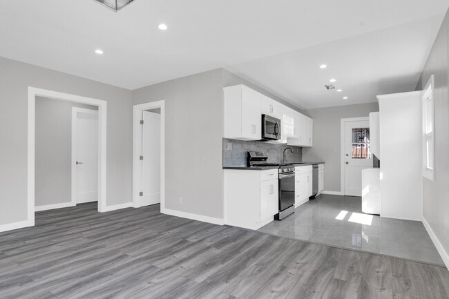 Building Photo - 5973 Guthrie Ave Unit 2