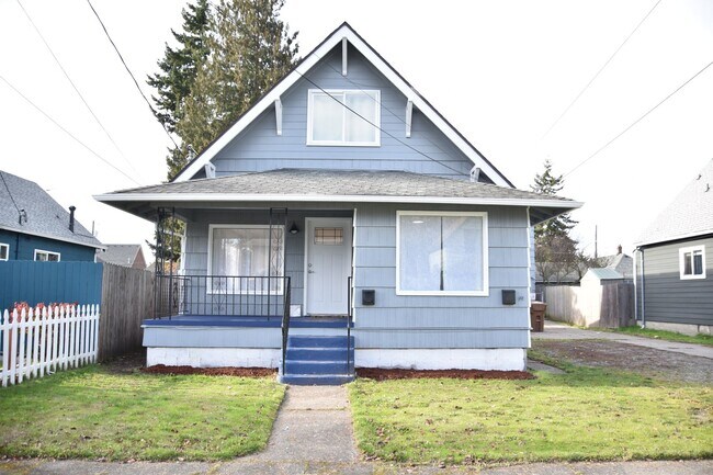 4 Bedroom 1 Bath South Tacoma 2 Story Home - 4 Bedroom 1 Bath South Tacoma 2 Story Home