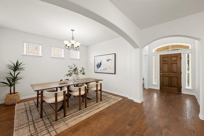 Photo - 608 Royal Burgess Dr
