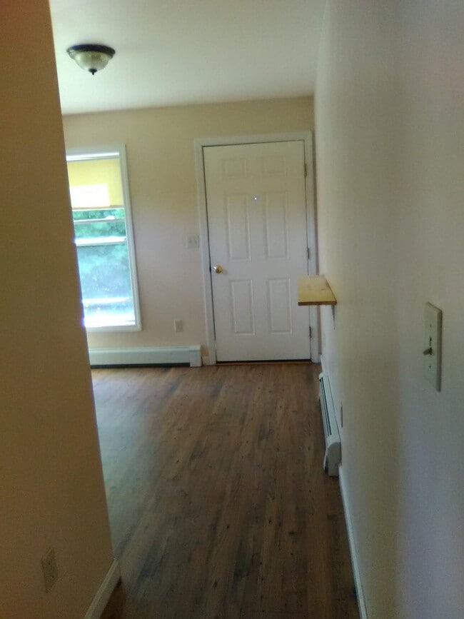 28 Taryn Dr Unit 1