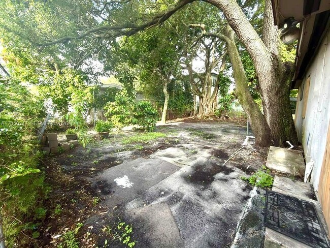 Photo - 800 NW 56th St Unit 3