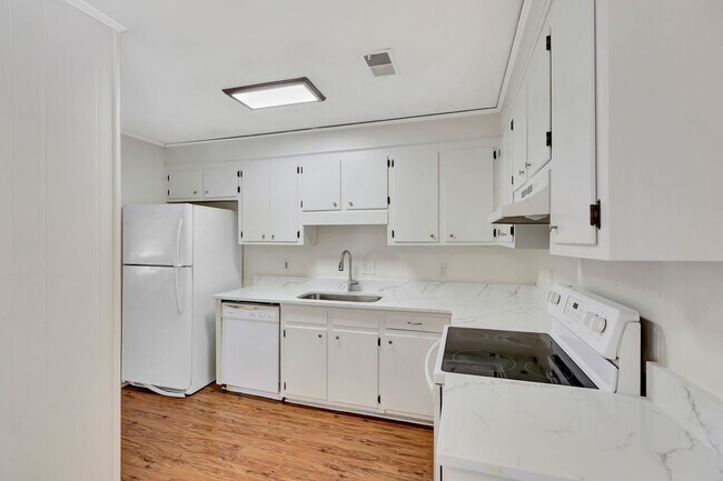 Photo - Lovely Ladson Brick Ranch!